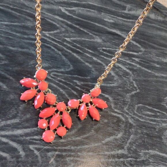 80s Coral Color Necklace  - Picture 5 of 5